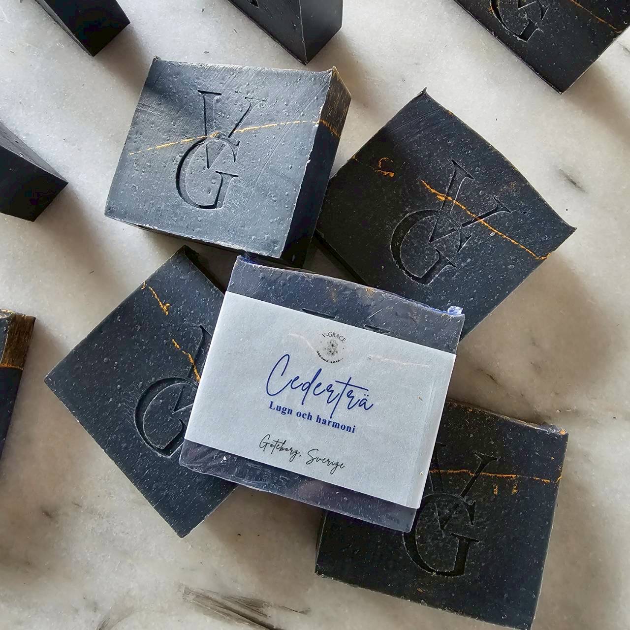 Cederträ handgjord tvål från V-Grace